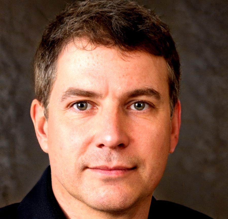 Prof. Esteban Morales, Coordinador de Programas